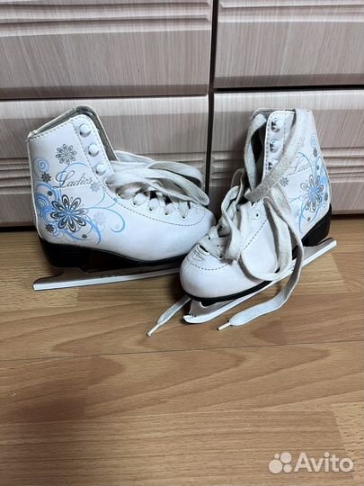 Коньки фигурные, 30р