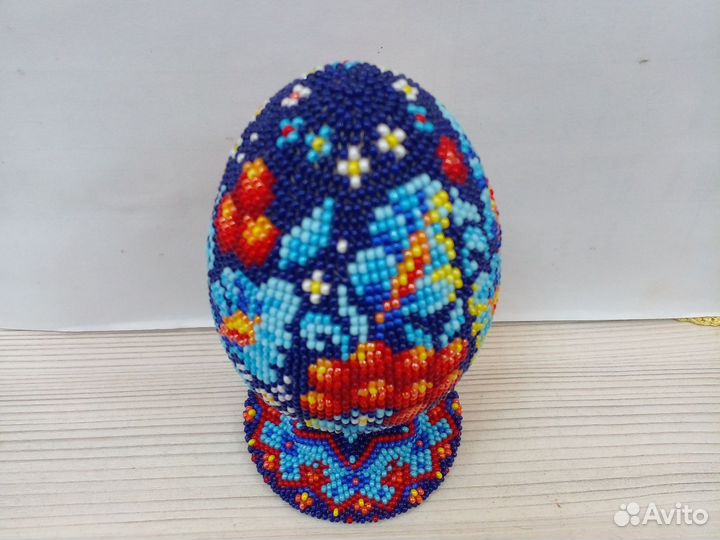 Яйцо декоративное из бисера