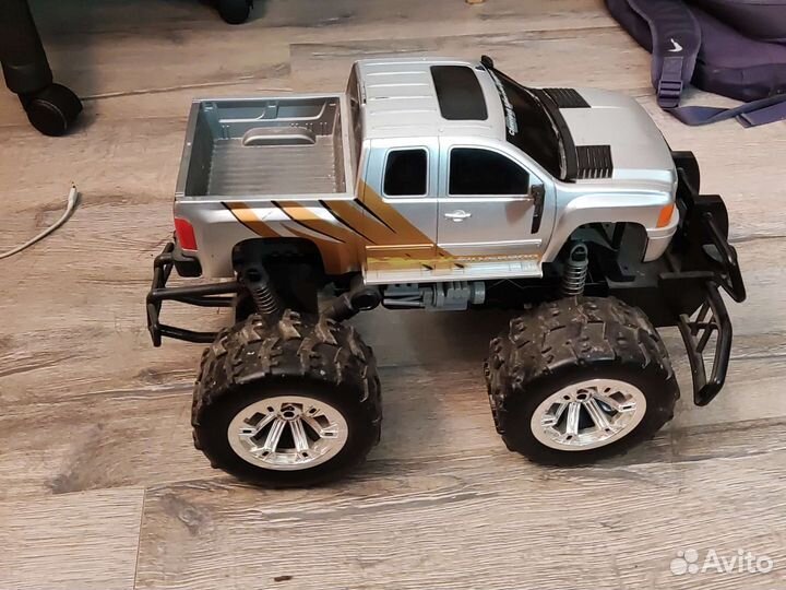 Джип на радиоуправлении