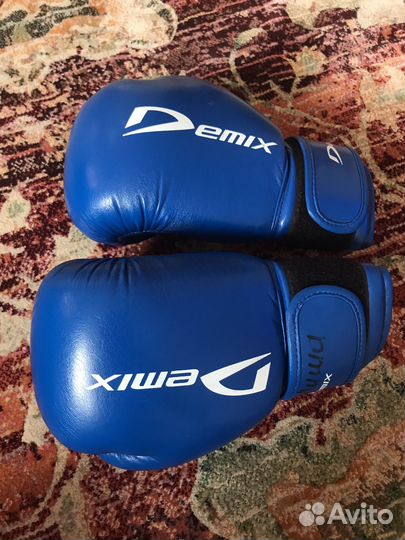 Боксерские перчатки demix