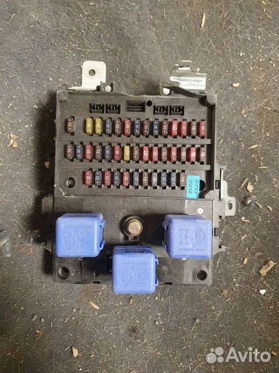 Монтажный блок предохранителей Nissan maxima qx 32