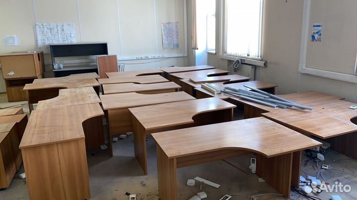 Офисный стол