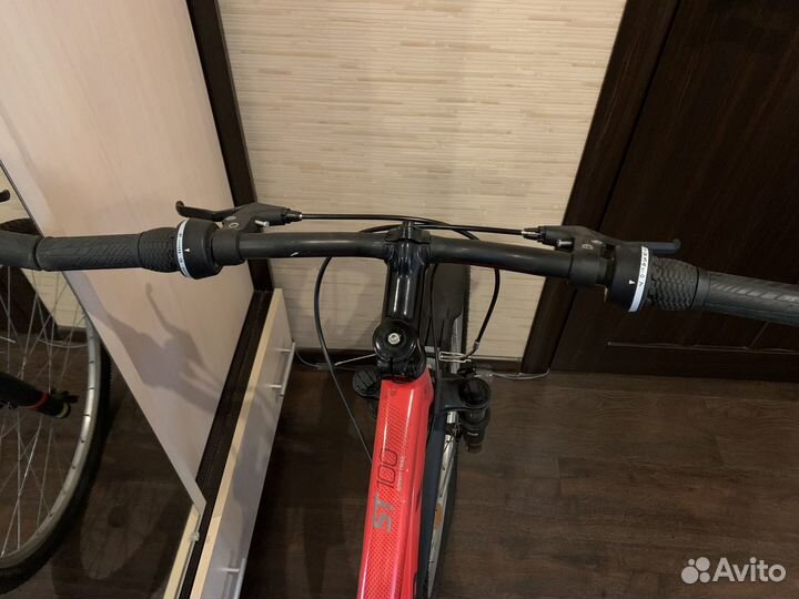 Горный велосипед Rockrider ST100, красный