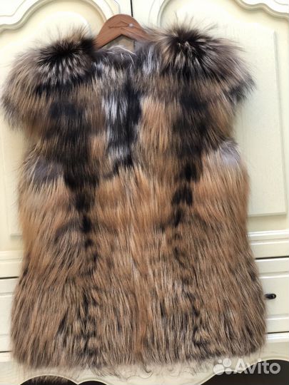 Жилет из меха лисы