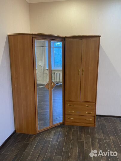 Шкаф угловой