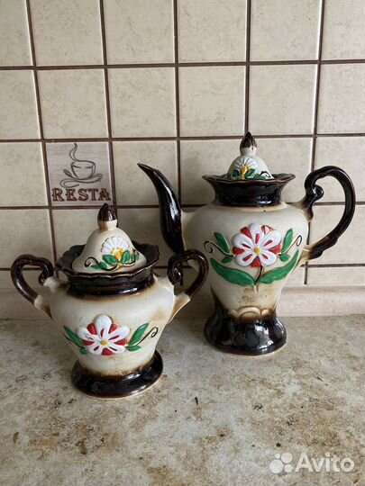 Заварочный чайник и сахарница