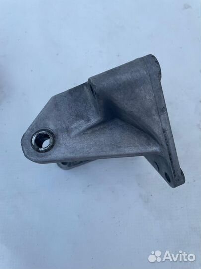 Кронштейн гур nissan primera p12 QG18