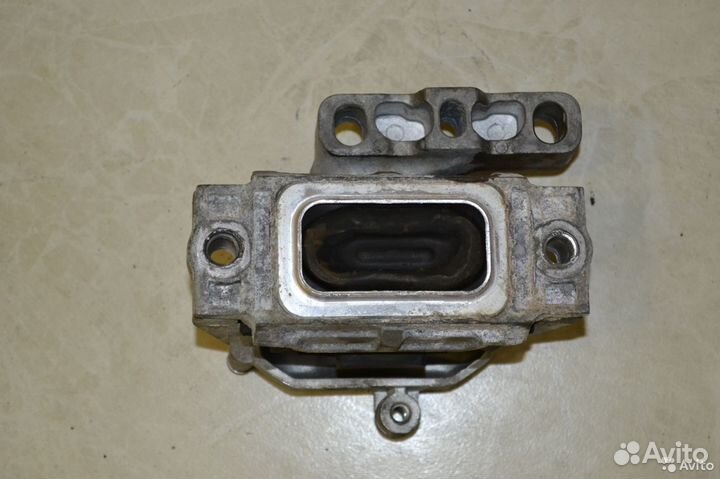 Подушка двигателя правая Skoda Octavia А5