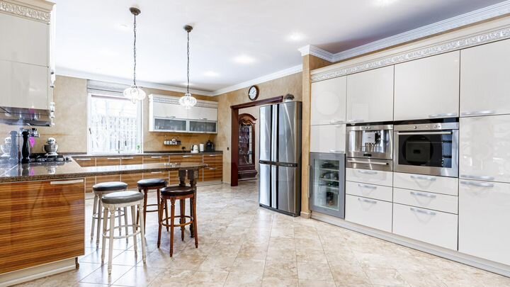 Дом 650 м² на участке 20 сот.