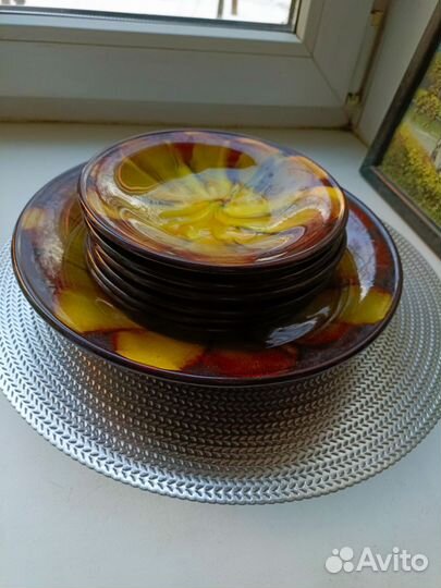 Блюдо и тарелки керамические