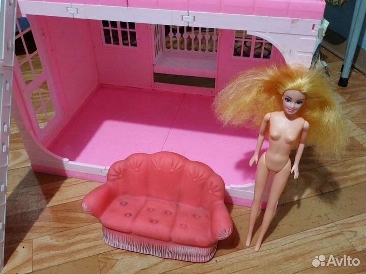 Кукольный дом + мебель + кукла