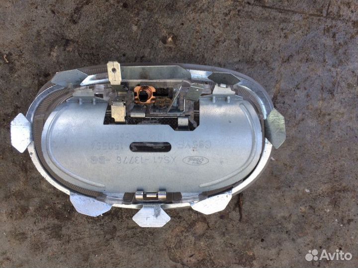 Плафон освещения салона Ford Fusion