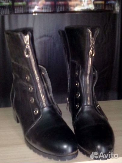 Женские ботинки