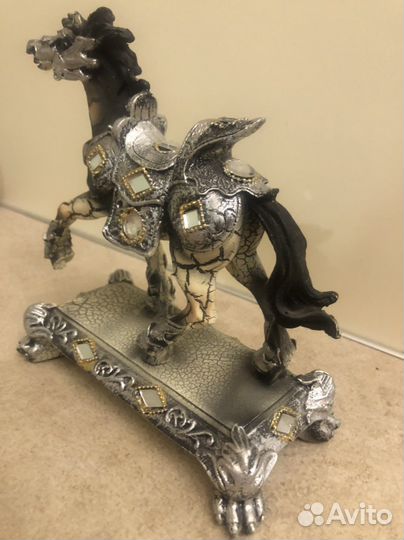 Статуэтка лошадь
