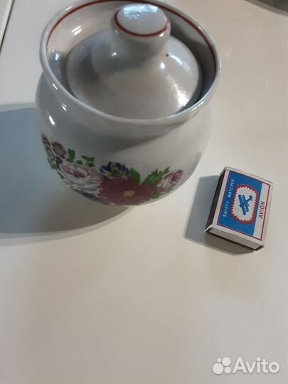 Чайник и салфетник известной фирмы