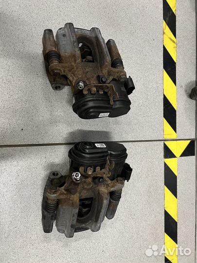 Задние суппорта и диски bmw f10 530D 330мм