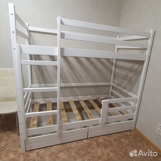 Двухъярусная детская кровать из массива