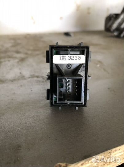 Кнопка ручника Opel Astra J