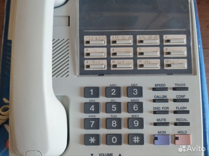 Системный телефон LG