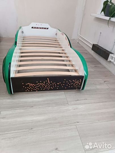 Детская кровать машинка с матрасом бу
