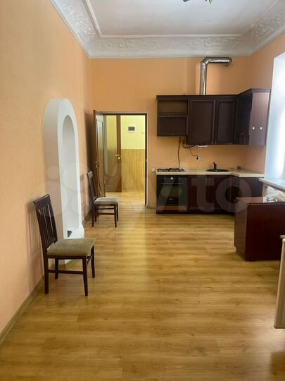4-к. квартира, 140 м², 3/3 эт.