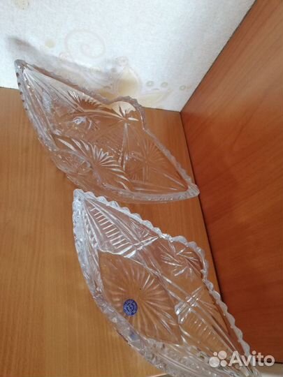 Две хрустальные вазы-ладьи