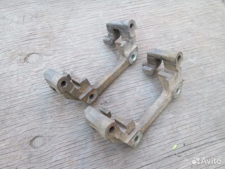 Форд Фокус 3 Скоба суппорта заднего (271мм)