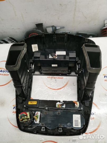 Консоль магнитофона Kia Ceed хетчбэк 1.6 123 Л.С