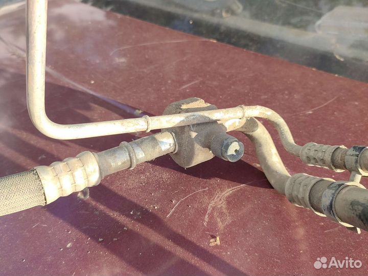 Опель Астра Н трубка кондиционера