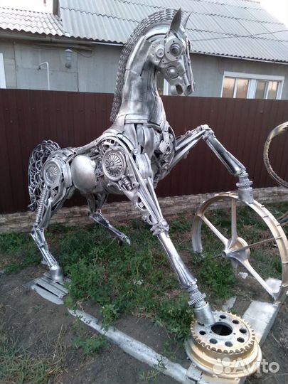 Металлический конь