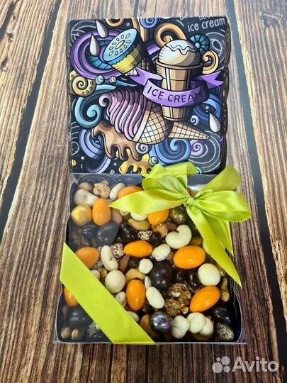 Подарок орехи и сладости 