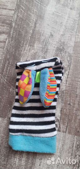 Игрушка погремушка в виде зебры на руку