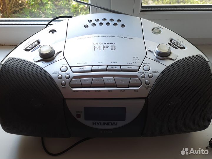 Магритофон Hyundai H-1404