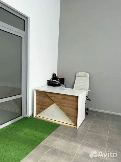 Офисный стол