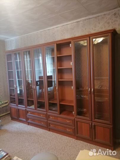 Шкаф книжный