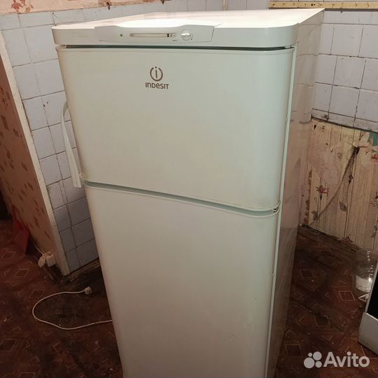 Холодильник 2х камерный Indesit