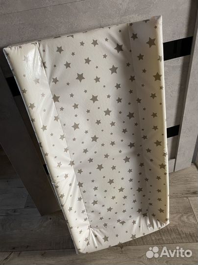 Пеленальная доска на кроватку