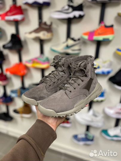 Кроссовки nike SFB