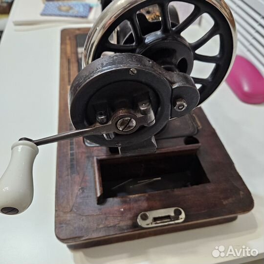 Швейная машина Naumann