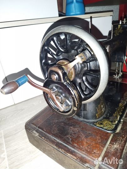 Швейная машинка Зингер