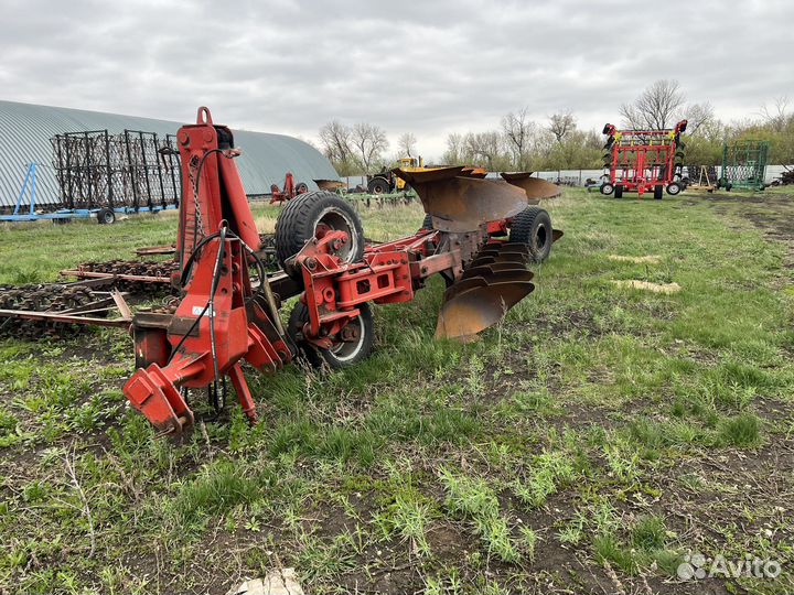 Плуг оборотный 8 корпусов