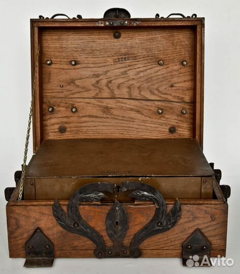 Сундук антикварный сейф