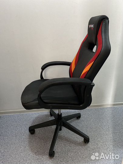 Игровое компьютерное кресло