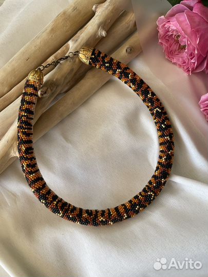 Колье жгут из бисера