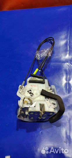 Замок двери передней правой Subaru Impreza (G12)