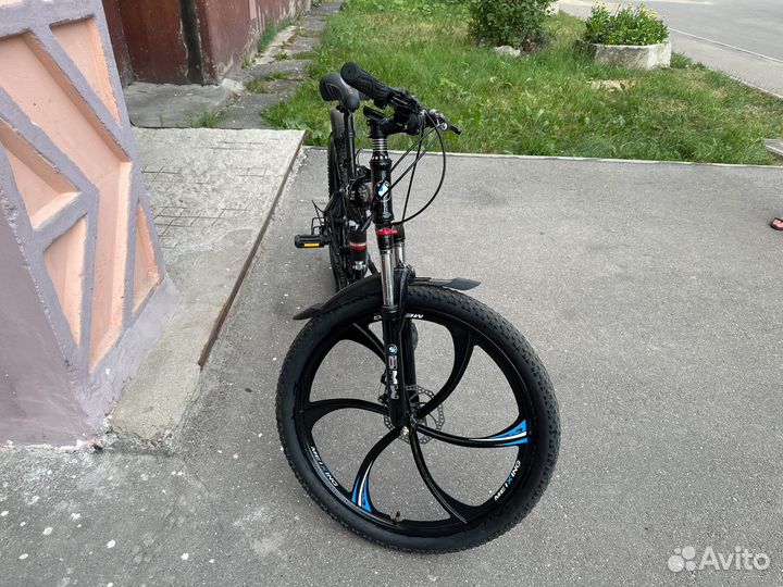 Велосипед на литых дисках bmv