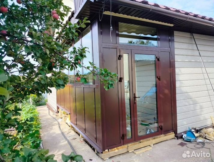 Остекление балконов, установка пластиковых окон, беседки