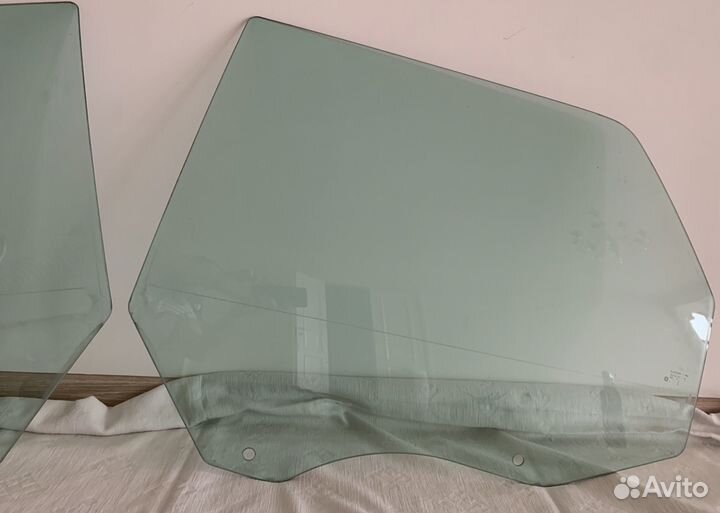 Dodge durango 2012 г Стекло задних дверей опускные