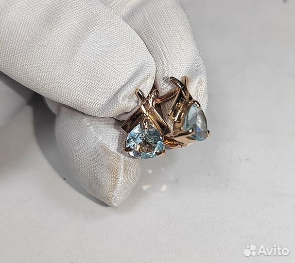 Золотые серьги с камнем