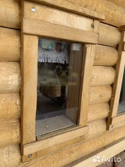 Деревянный кукольный домик с мебелью